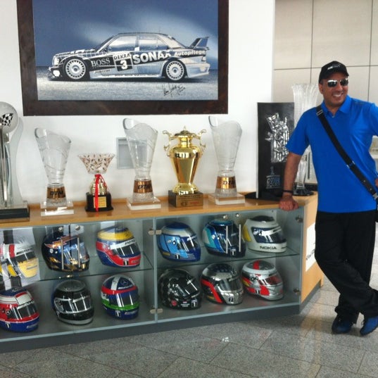5/22/2012 tarihinde Bandar A.ziyaretçi tarafından Mercedes-AMG GmbH'de çekilen fotoğraf