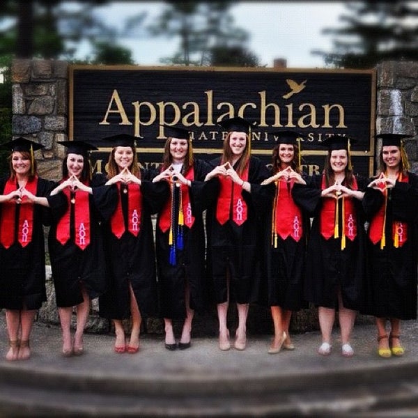 Foto tirada no(a) Appalachian State University por Katherine C. em 5/20/2012