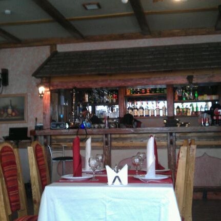 Музыкальный ресторан у дяди макса. Кафе у дяди макса. Перовская улица москва. Ресторан у дяди коли в перово. Перовская 35.