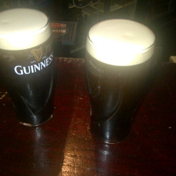 Foto tirada no(a) Mulligans Irish Pub por Tommy D. em 2/22/2012