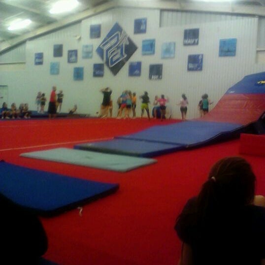 Photo prise au Cypress Academy of Gymnastics par Megann L. le12/15/2011