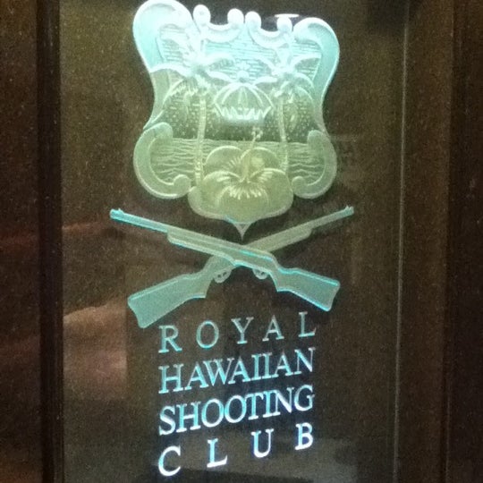 Снимок сделан в Royal Hawaiian Shooting Club пользователем 秦 力. 6/14/2012