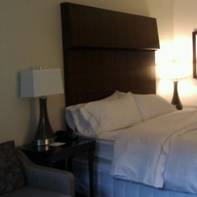 Снимок сделан в The New York Helmsley Hotel пользователем Tanisha T. 5/25/2012