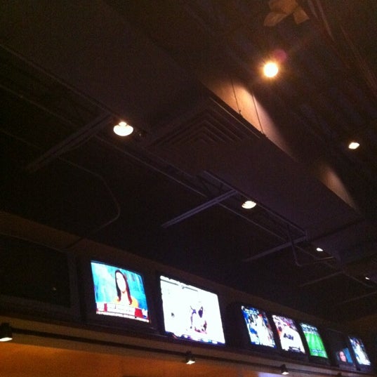 Photo taken at Glory Days Grill by Intros503 on 7/17/2012