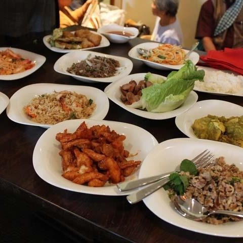 4/2/2012에 Jody M.님이 Ubon Thai Cuisine에서 찍은 사진