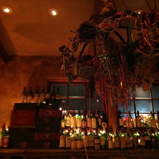 Das Foto wurde bei Fandango Restaurant von ANNE C. am 8/20/2012 aufgenommen