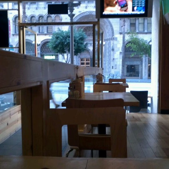 รูปภาพถ่ายที่ Green Hut Cafe โดย Jacqueline L. เมื่อ 1/3/2012