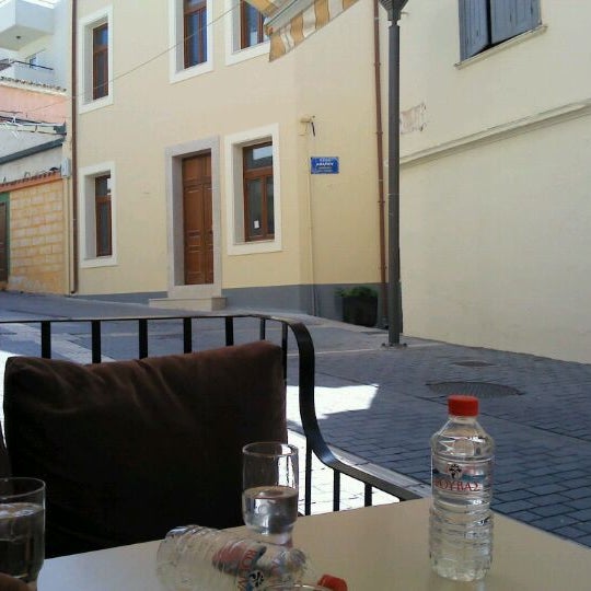 10/8/2011 tarihinde Pavlos E.ziyaretçi tarafından Biscotto Cafe'de çekilen fotoğraf