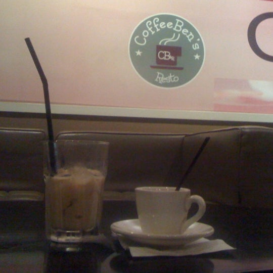 Photo taken at CoffeeBen&#39;s &amp; Resto by agnintyo on 8/11/2012