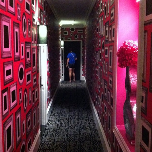 7/24/2012 tarihinde Jennifer F.ziyaretçi tarafından The Moderne Hotel'de çekilen fotoğraf