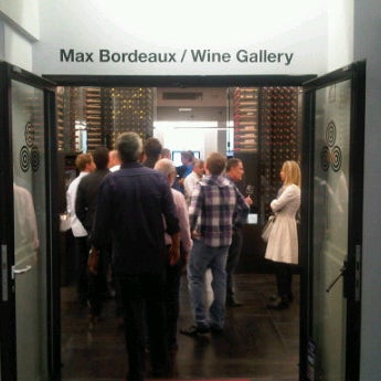 รูปภาพถ่ายที่ Max Bordeaux โดย Bryan B. เมื่อ 9/17/2011