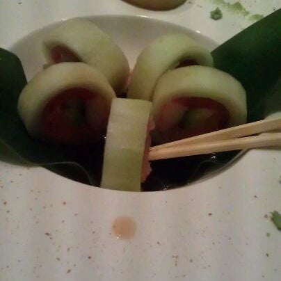 Foto scattata a O Sushi da Melissa S. il 2/15/2012