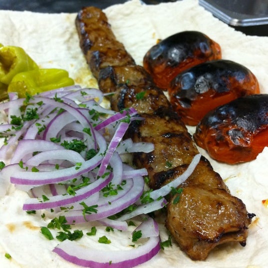 8/16/2011 tarihinde Idean F.ziyaretçi tarafından Shahrzad Persian Cuisine'de çekilen fotoğraf