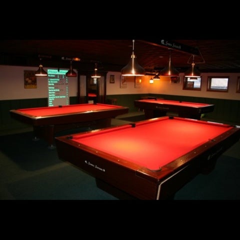 Photo taken at Chicago Billiards Cafe by Benny on 1/22/2012