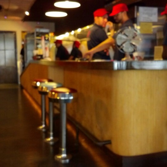 7/28/2012にTodd H.がJoy Burger Barで撮った写真