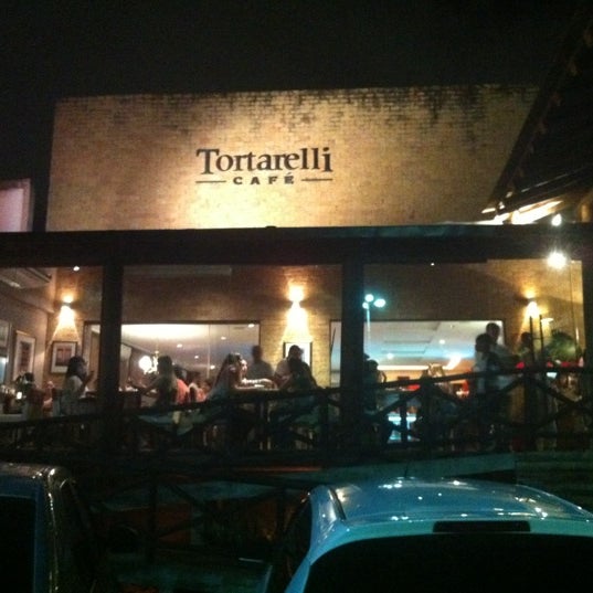 รูปภาพถ่ายที่ Tortarelli Café โดย Ticiano L. เมื่อ 8/3/2012