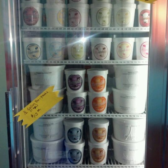 Foto tomada en Moorenko&#39;s Ice Cream  por John L. el 4/13/2012