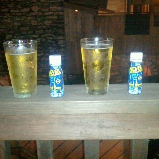 รูปภาพถ่ายที่ Cheers Shot Bar โดย ShMooF เมื่อ 5/19/2012