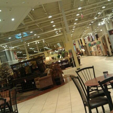 Photo taken at Homemakers Furniture by Kaylena D. on 10/18/2011