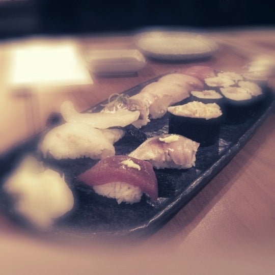 Photo taken at Sushi Hachi by Leighton N. on 1/12/2011