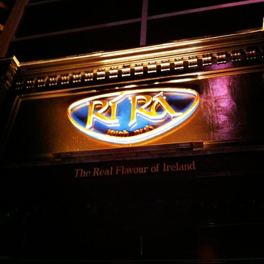 Foto tomada en Rí Rá Irish Pub  por Frank G. el 6/15/2012