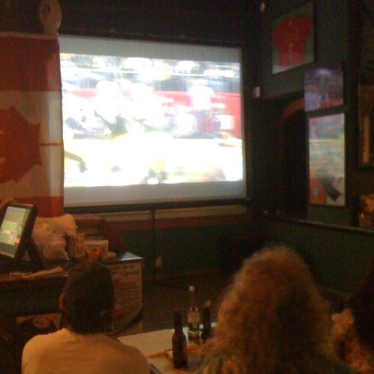 2/6/2011 tarihinde Antonio G.ziyaretçi tarafından Legends Sports Bar &amp; Grill'de çekilen fotoğraf