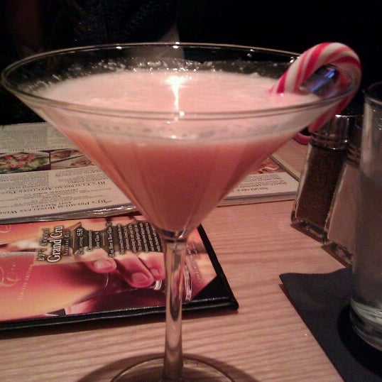 Photo taken at BJ&#39;s Restaurant &amp; Brewhouse by Hillary M. on 12/2/2011