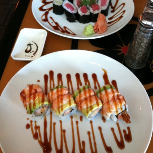 Foto diambil di Kobe Japanese Steakhouse &amp; Sushi Bar oleh Stephanie M. pada 9/10/2011