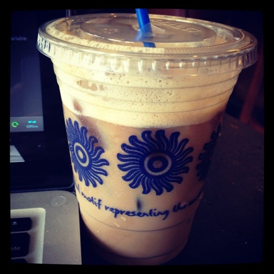 Photo taken at Peet&#39;s Coffee &amp; Tea by Sophia Q. on 7/27/2012