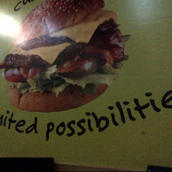1/28/2012에 Noemi님이 MOOYAH Burgers, Fries &amp; Shakes에서 찍은 사진