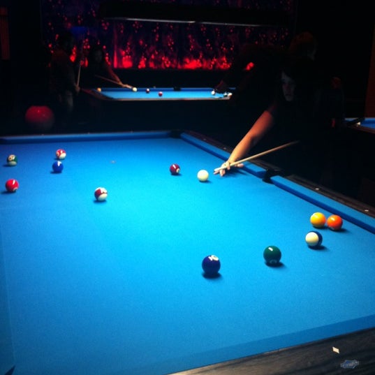 รูปภาพถ่ายที่ Chalk Ping Pong &amp; Billiards Lounge โดย Fish 3. เมื่อ 12/11/2011