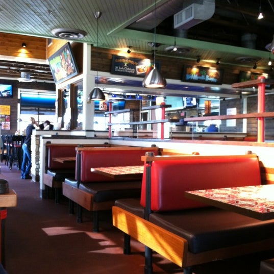 Photo taken at Chili&#39;s Grill &amp; Bar by Erin on 11/9/2011
