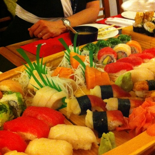 รูปภาพถ่ายที่ Restaurante Sakura โดย RobH เมื่อ 3/13/2012