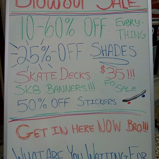 รูปภาพถ่ายที่ Santa Cruz Skate and Surf Shop โดย CJ L. เมื่อ 6/18/2012