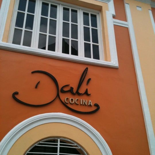 Снимок сделан в Dalí Cocina пользователем Veejay M. 9/14/2011