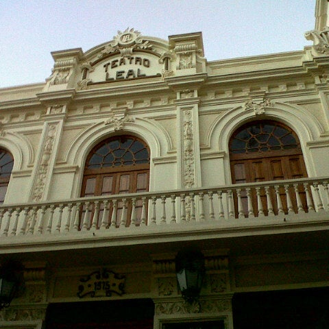 Foto tirada no(a) Teatro Leal por Josemaxct C. em 8/31/2012