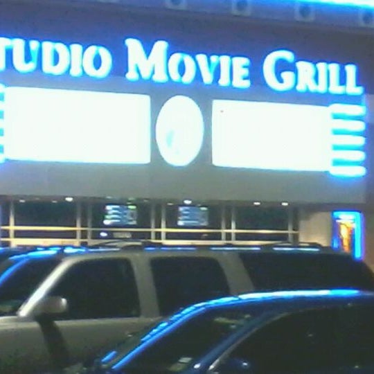 Photo taken at Studio Movie Grill Dallas Royal Ln by Raymond G. on 9/26/2011