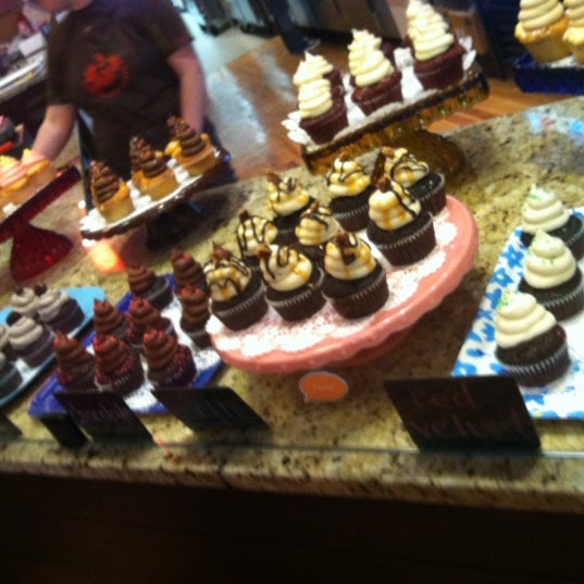 Foto diambil di The Chocolate Moose Bakery &amp; Cafe oleh Andrea S. pada 7/17/2011