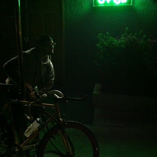 1/6/2012にAdam T.がHood Bar &amp; Pizzaで撮った写真