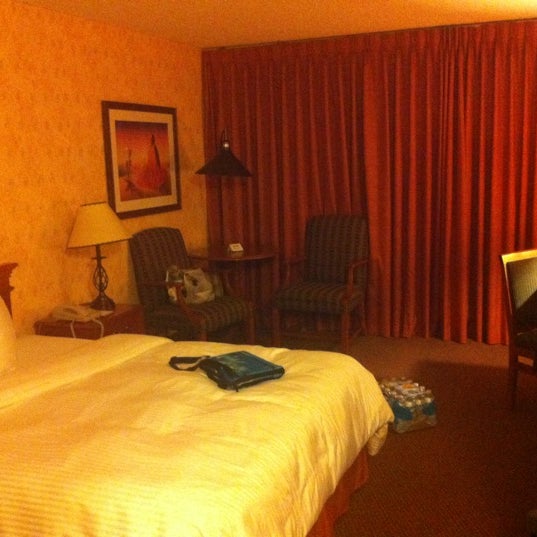 Das Foto wurde bei Hacienda Hotel &amp; Conference Center LAX von Prometheis  XIII P. am 6/29/2012 aufgenommen