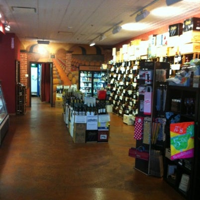 8/8/2012에 Jay B.님이 Tuscan Market &amp; Wine Shop에서 찍은 사진