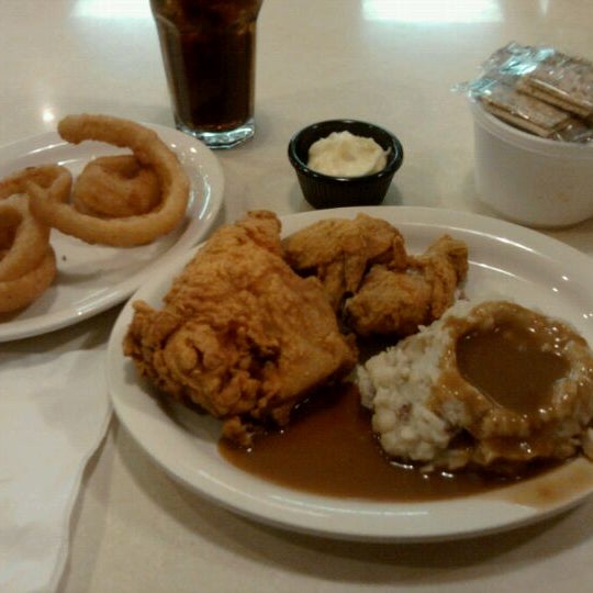 Winner, winner - chicken dinner with mashed taters & gravy and onion rings! Clam chowder is history.... It's so damn good!