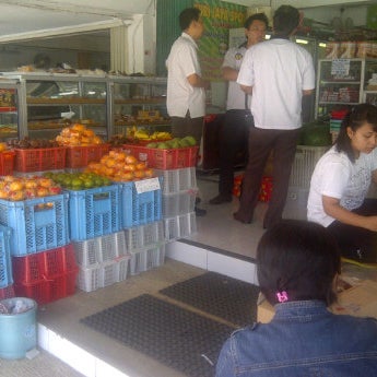 Toko Buah Puri 34 Pengunjung