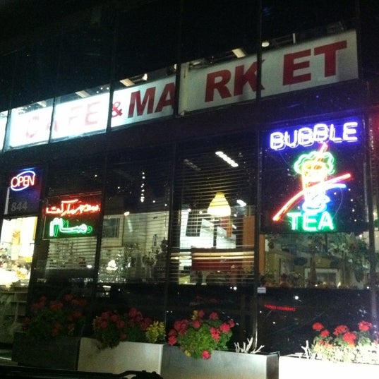Photo taken at Sam&#39;s Cafe &amp; Market by Winnie on 11/8/2011