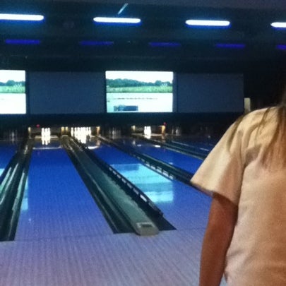 8/1/2012 tarihinde Nikiziyaretçi tarafından Sempeck&#39;s Bowling &amp; Entertainment'de çekilen fotoğraf
