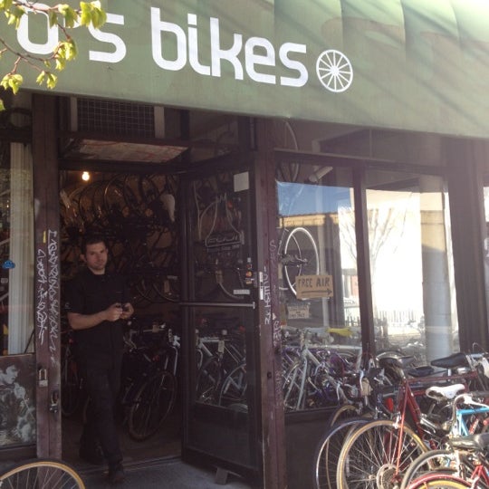 Das Foto wurde bei B&#39;s Bikes von Alex K. am 4/8/2012 aufgenommen