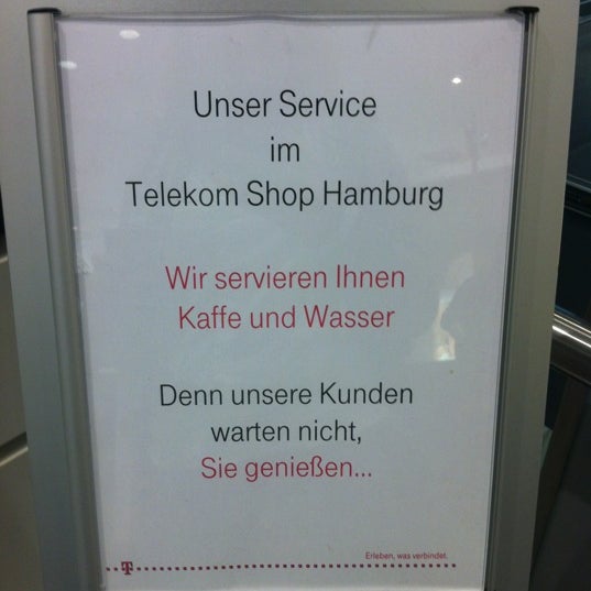 Das Foto wurde bei Telekom Shop von Sonja K. am 10/29/2011 aufgenommen