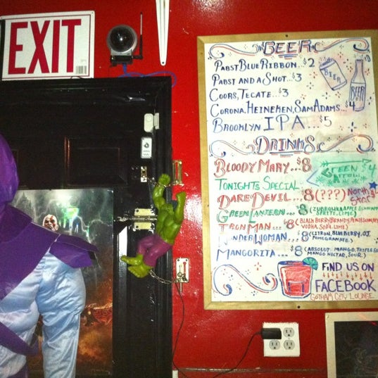 Das Foto wurde bei Gotham City Lounge von Allen L. am 1/22/2012 aufgenommen