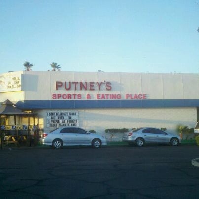 5/7/2011にFlorenceがPutney&#39;s Pitstop Sports Bar and Grillで撮った写真
