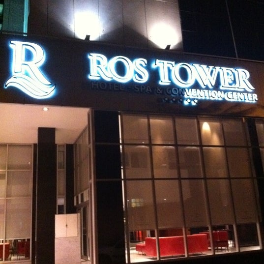 Foto diambil di Ros Tower - Hotel, Spa &amp; Convention Center oleh Javier Y. pada 4/17/2011